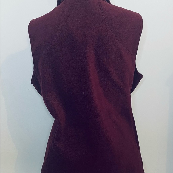 Woolrich zip-up vest with high collar and fitted silhouette - Picture 2 of 4